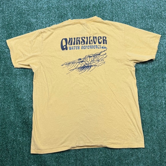 Quiksilver T Shirt Men's Size L Yellow Short Sleeve Surfer Beach - Picture 1 of 8